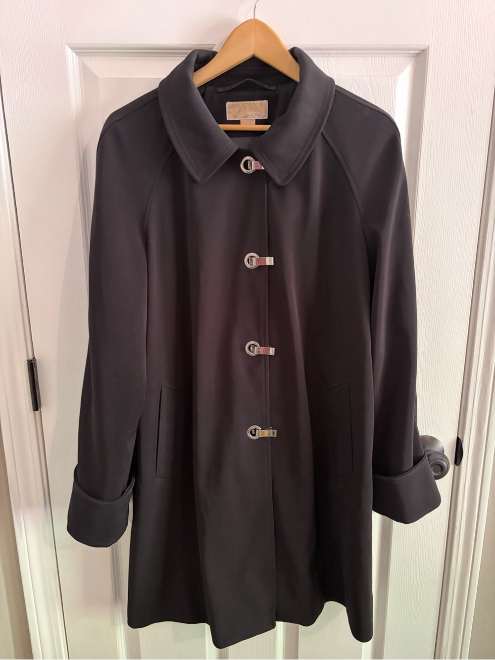 MICHAEL Michael Kors Black Single-Breasted Trench Coat with Metal Toggles
